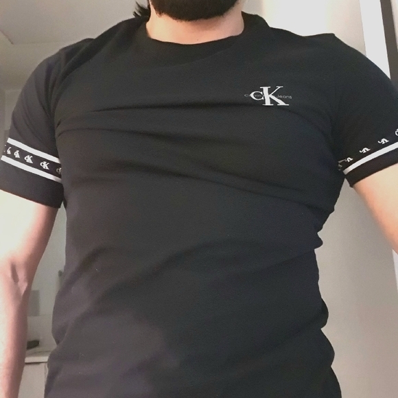 Calvin Klein Black T-Shirt with Logo - Picture 2 of 5